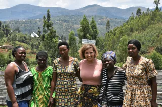 ASA-Teilnehmerin mit Kolleginnen in Ruanda